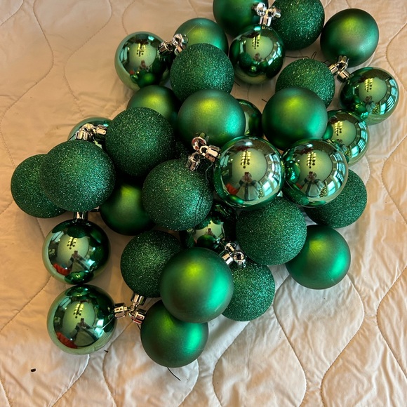 Green Plastic Ornaments, Glitter, Matte, Shiny, Baubles- Set of 34 Ornaments - Picture 4 of 7